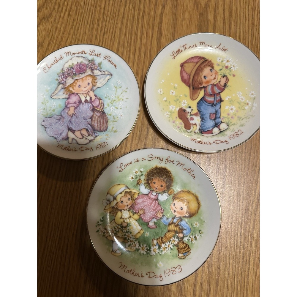 VINTAGE LOT OF 3 AVON MOTHER'S DAY PLATES 1981, 1982, 1983